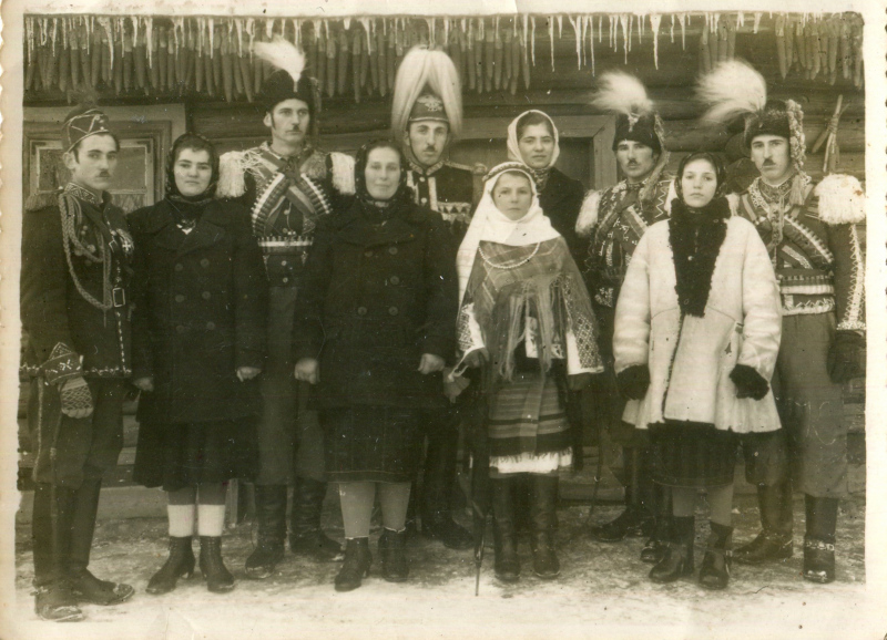 Вулан, козаки, букшандр та маланка на старовинній фотографії